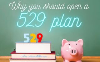 PICTURE OF BOOKS AND A PIGGY BANK AND TEXT WHY YOU SHOULD OPEN A 529 PLAN